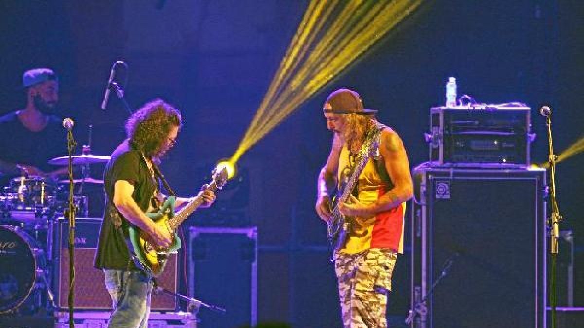 Raimundo Amador en un momento del directo.