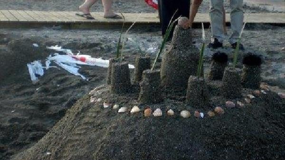 Concurso de Castillos de Arena en la Playa de San Miguel