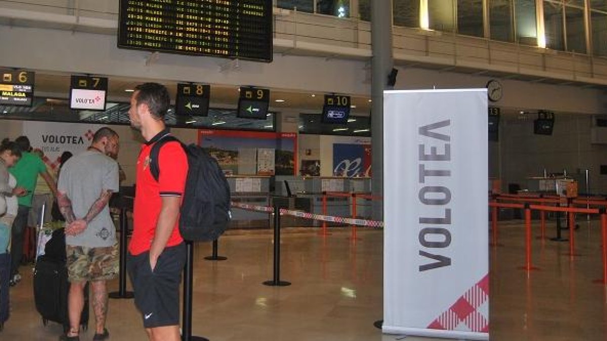 Carmona, en el Aeropuerto para volver a Almería.