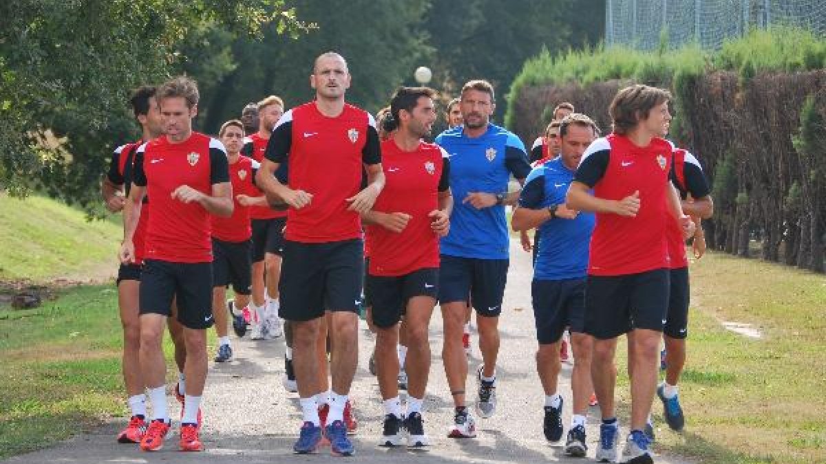 Los capitanes llevando la voz cantante en la carrera continua.