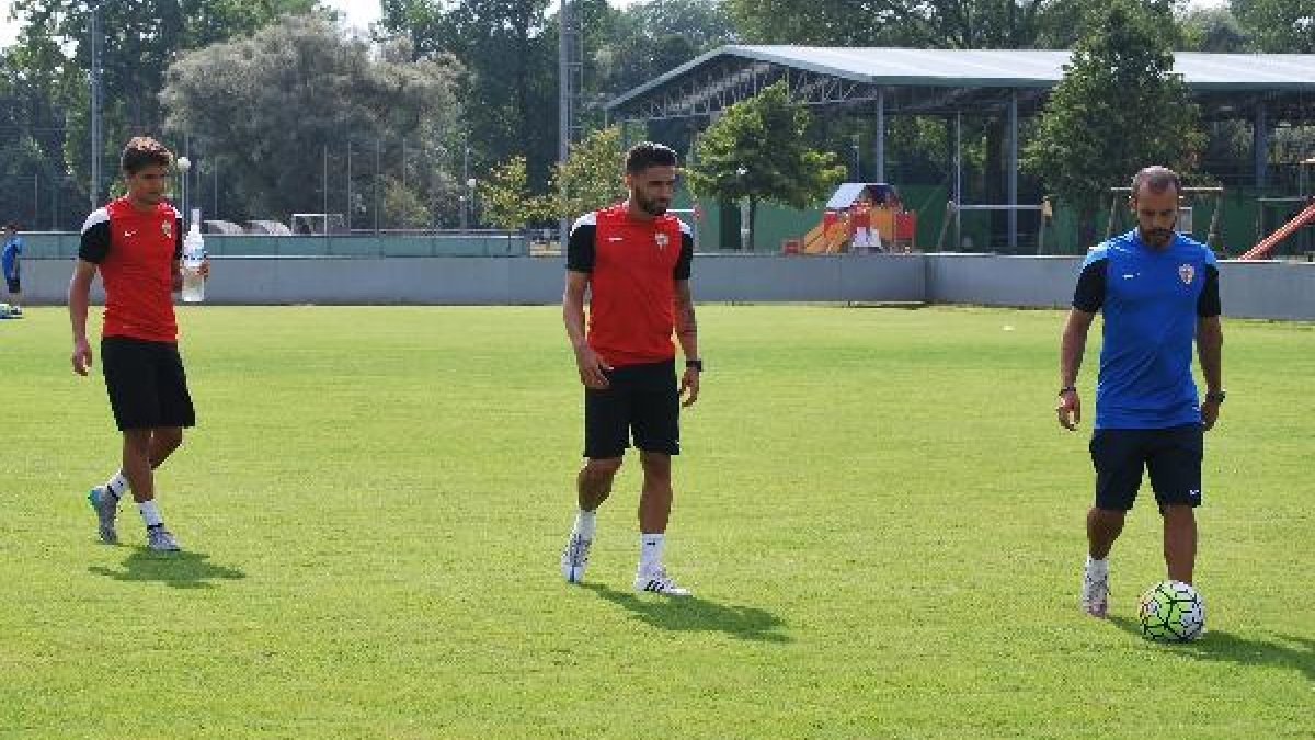 Antonio Marín junto a Chuli en el entrenamiento.