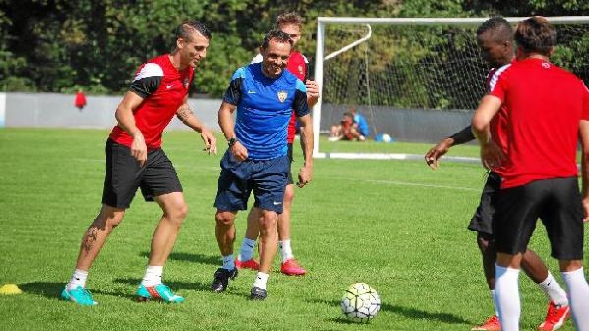 Sergi quiere ver a sus jugadores trabajando un mismo modelo.