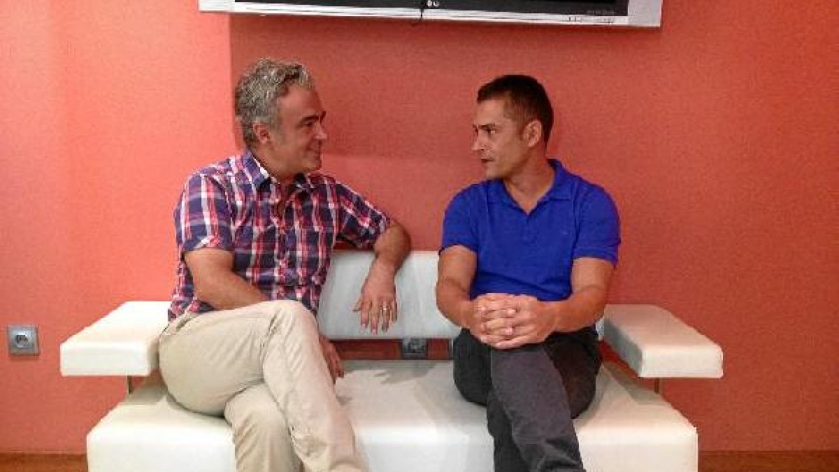 Javier Romero junto al entrevistado, Francisco.