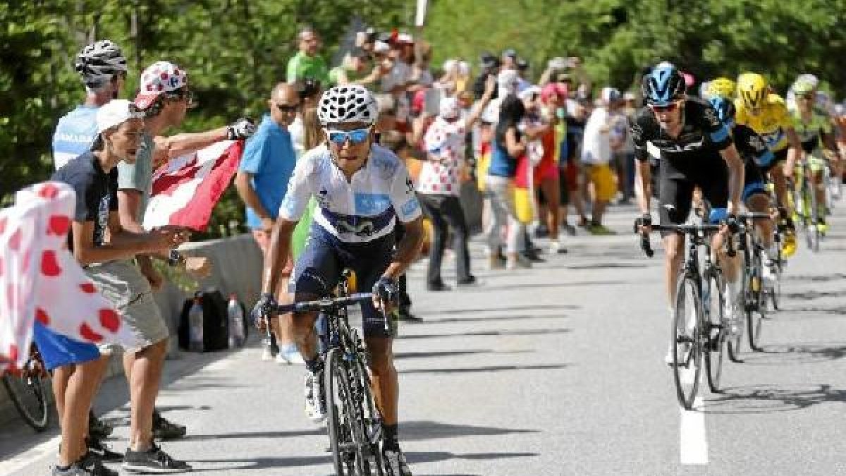 Nairo Quintana, en pleno ataque en Alpe dHuez.