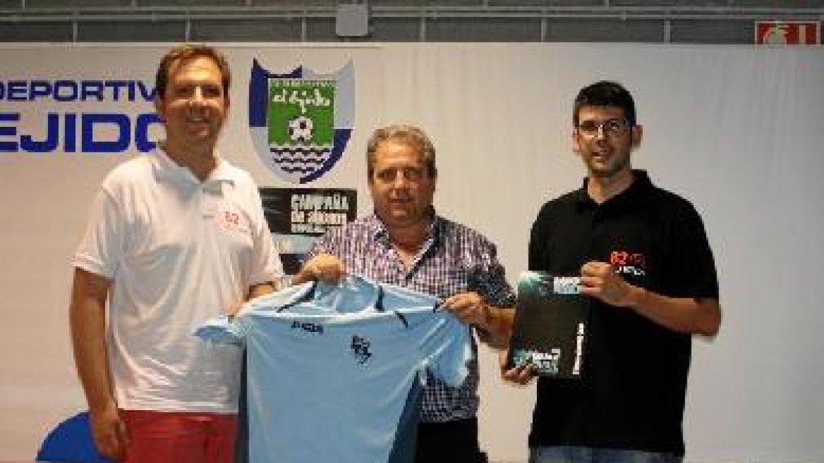 Vicente Puertas presentando la campaña de empresas.