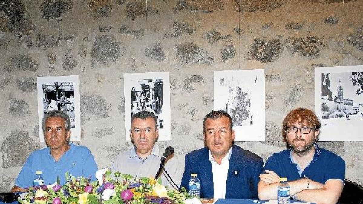 Mesa inaugural de la pasada edición de Carboneras Literaria.