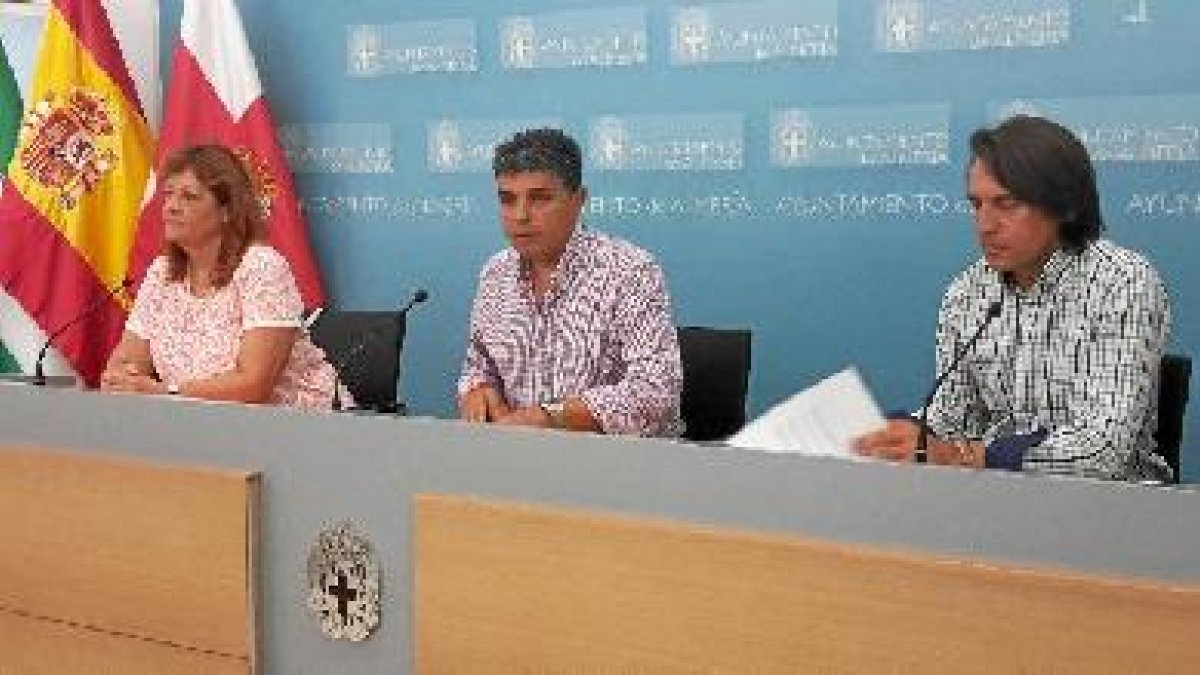 Mabel Hernández, Miguel Cazorla y Rafael Burgos en rueda de prensa