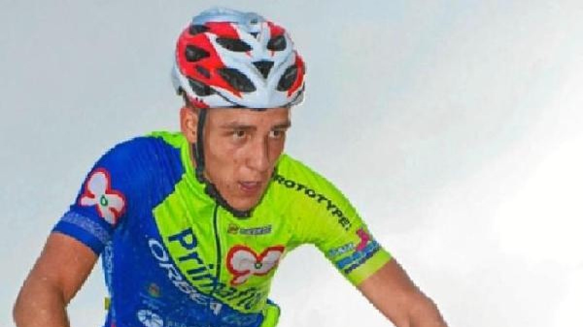 El ciclista veratense en plena carrera.
