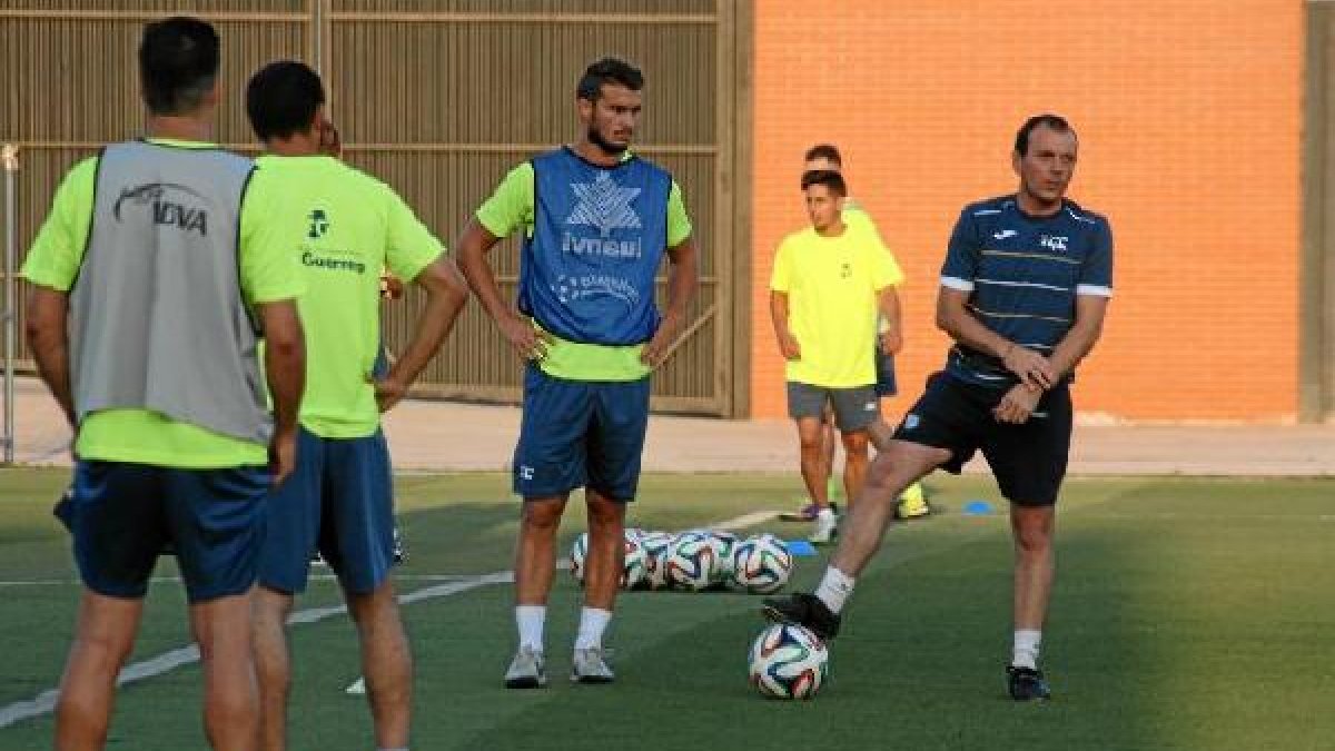 El nuevo jugador celeste ya trabaja con sus compañeros.