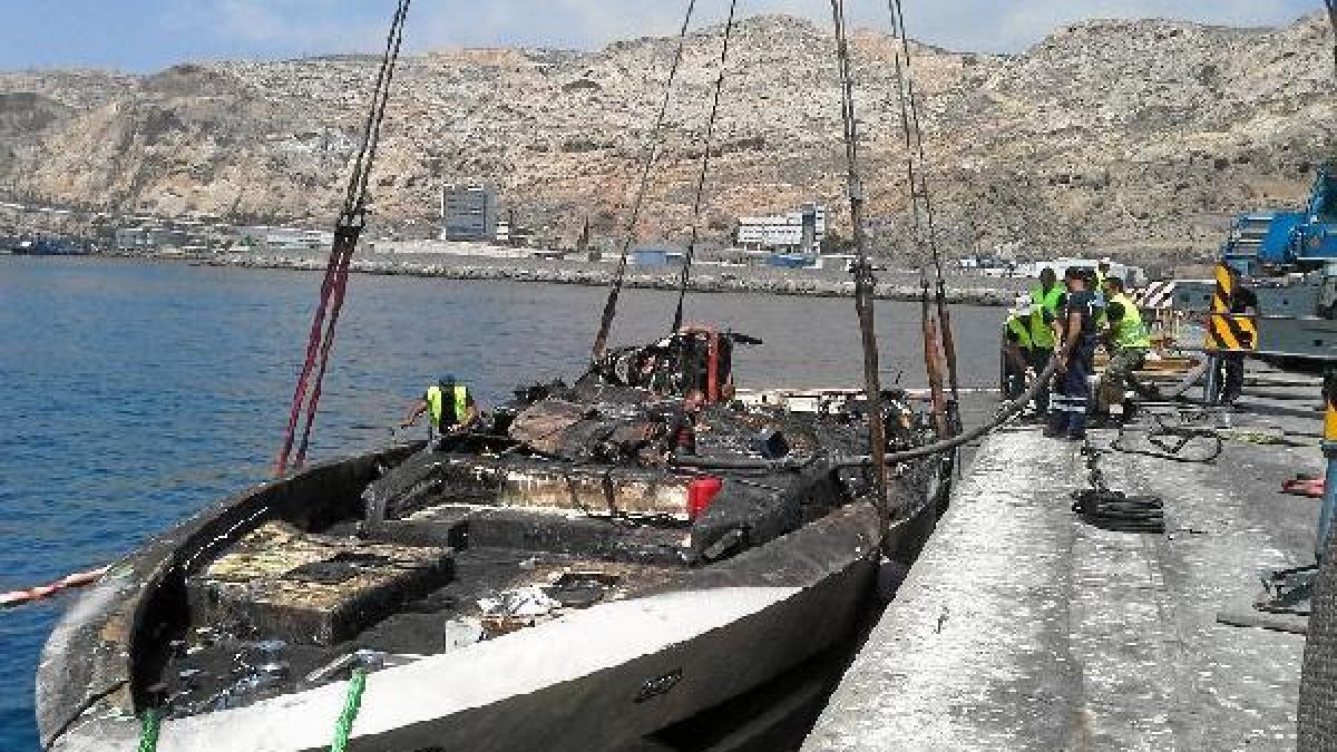 Estado del yate tras ser sacado a la superficie