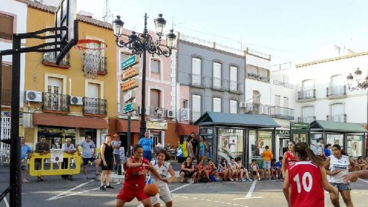Gran ambiente en las calles de Tabernas.