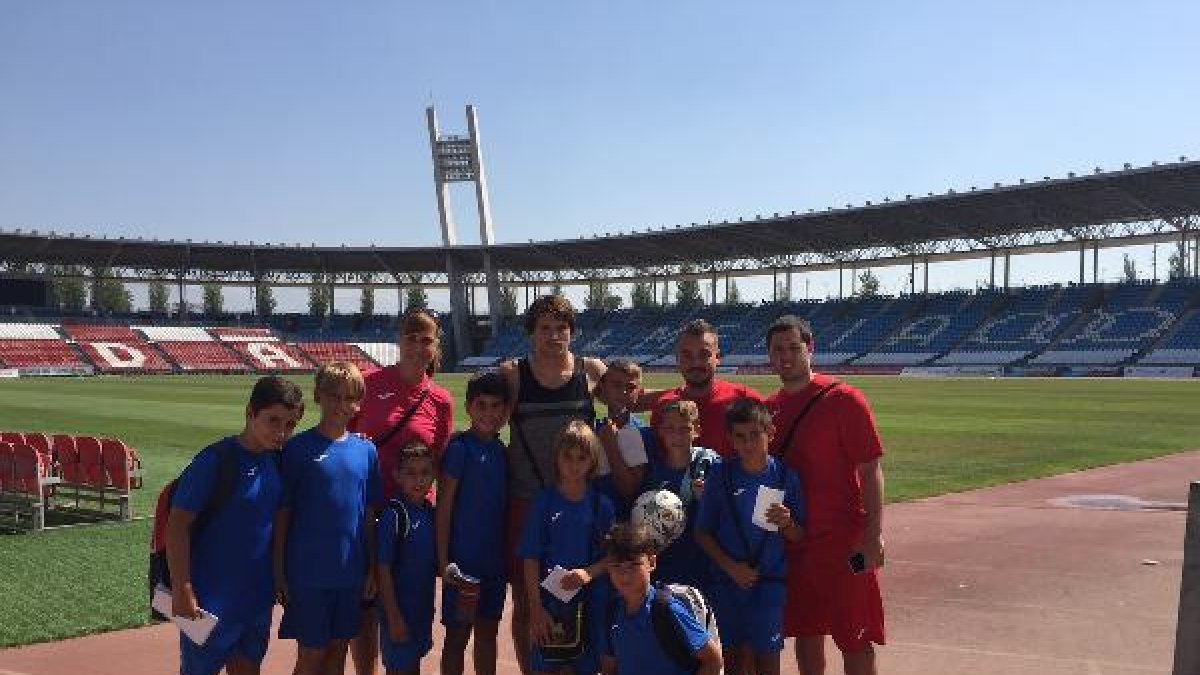 Los alumnos y monitores del Campus con Sebastián Dubarbier.