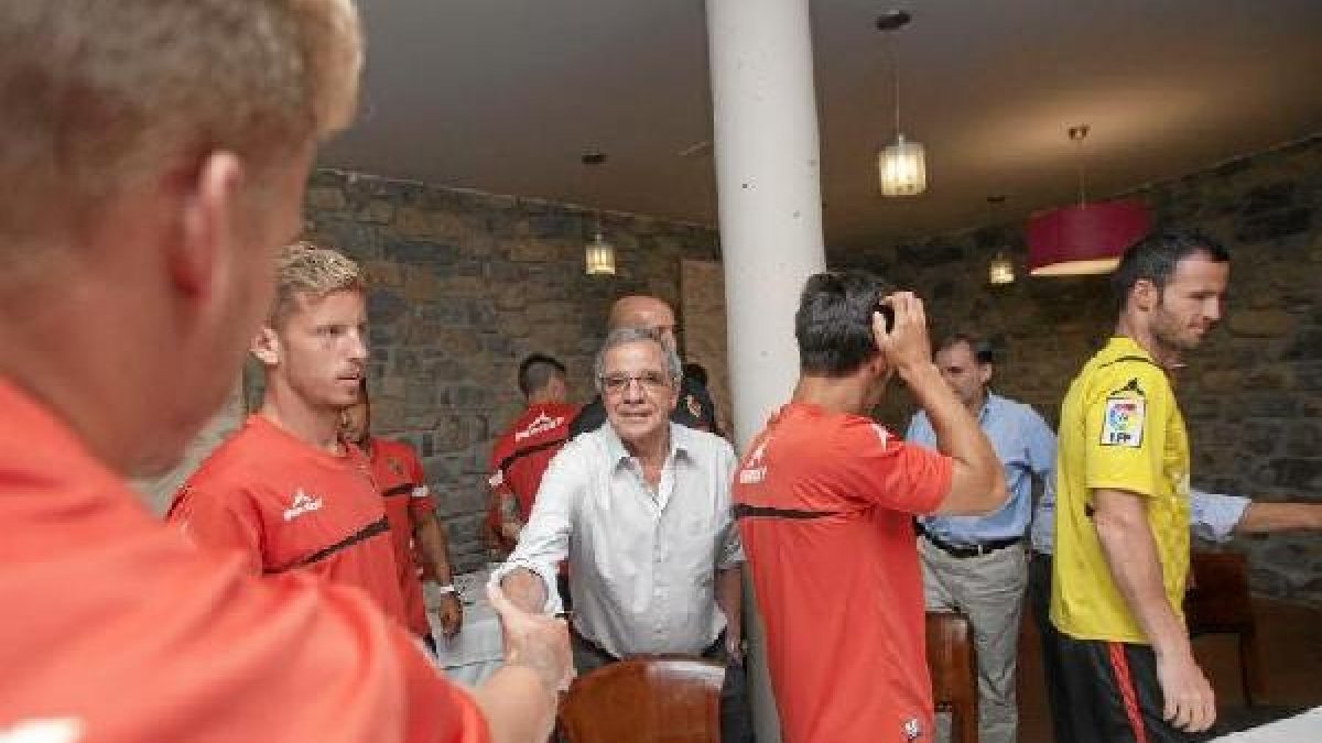 Cesar Alierta en la concentración del Zaragoza.