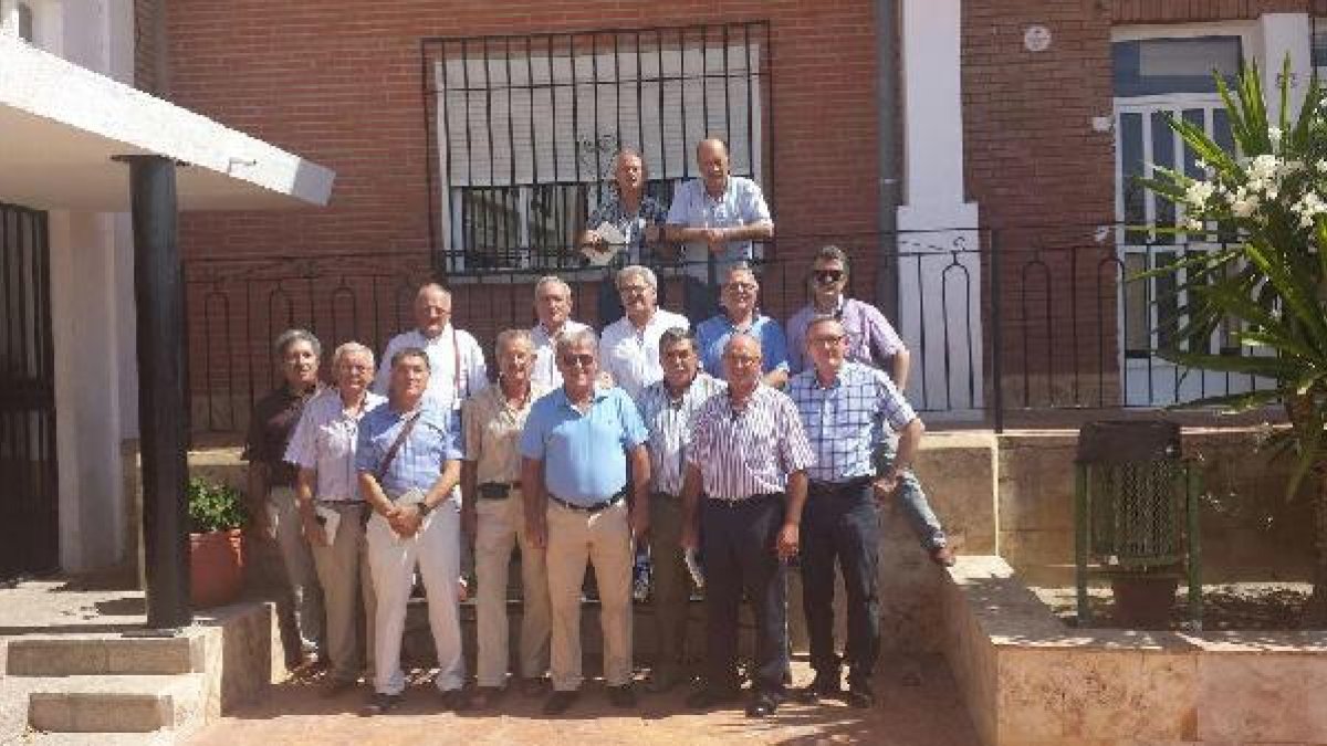 Estudiantes de la promoción del 63 que se reencontraron a comienzos de este mes de julio, cuando visitaron los dos institutos albojenses y recorriero
