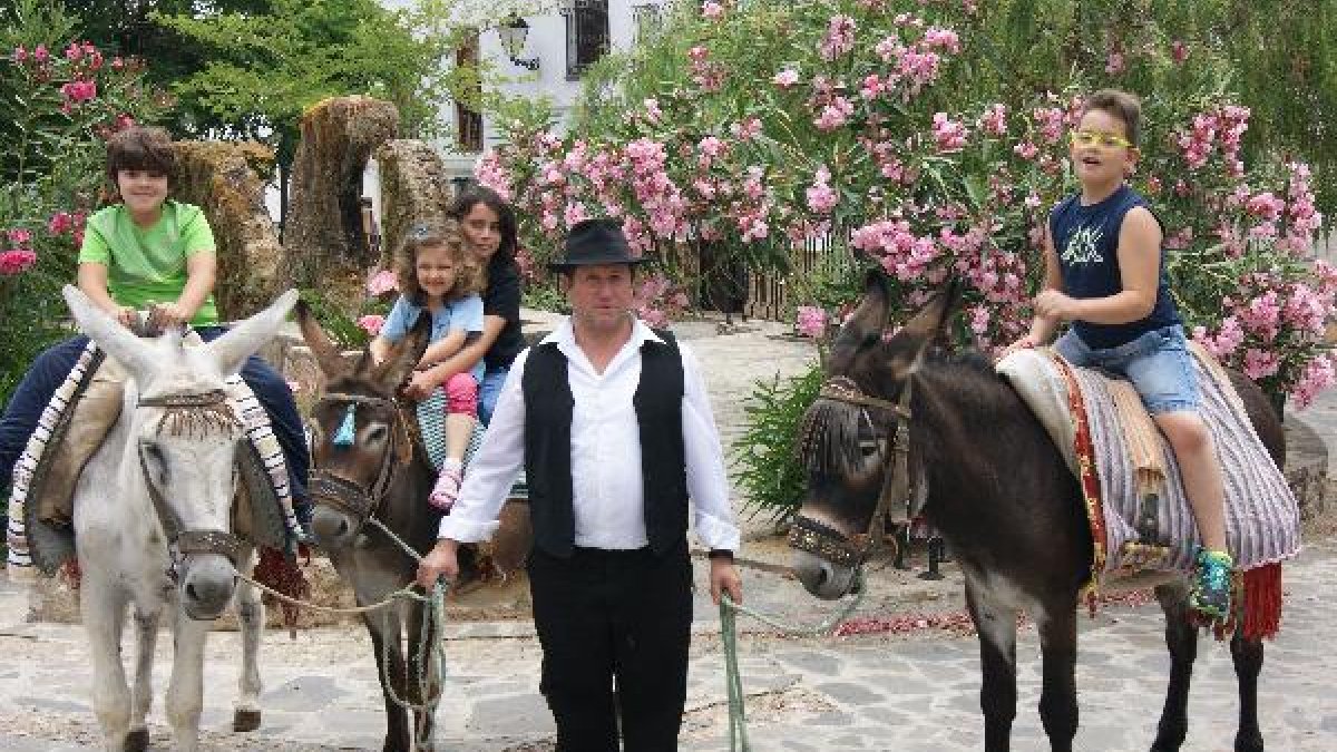 Alfonso disfrutó mucho con sus burros la noche de la presentación