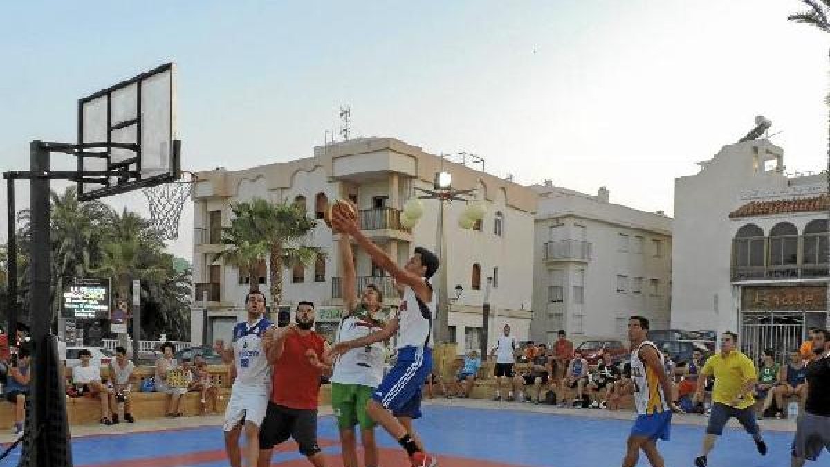 Buen baloncesto a pie de calle.