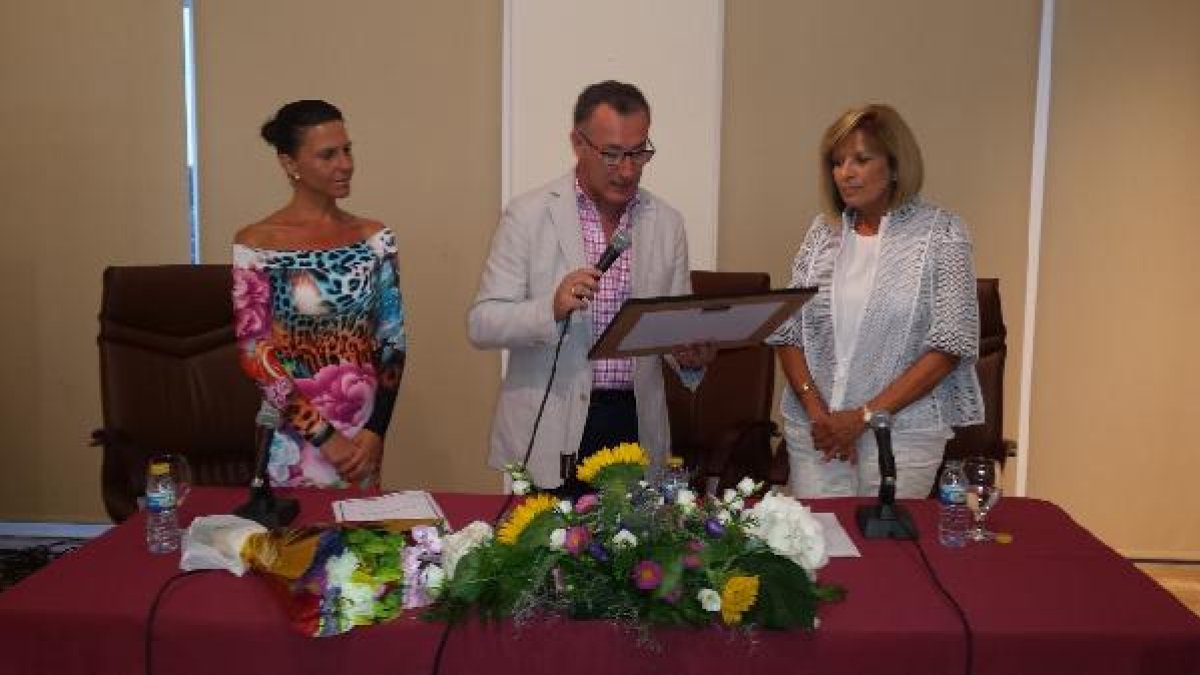 El alcalde y la concejala en el acto homenaje a Amate