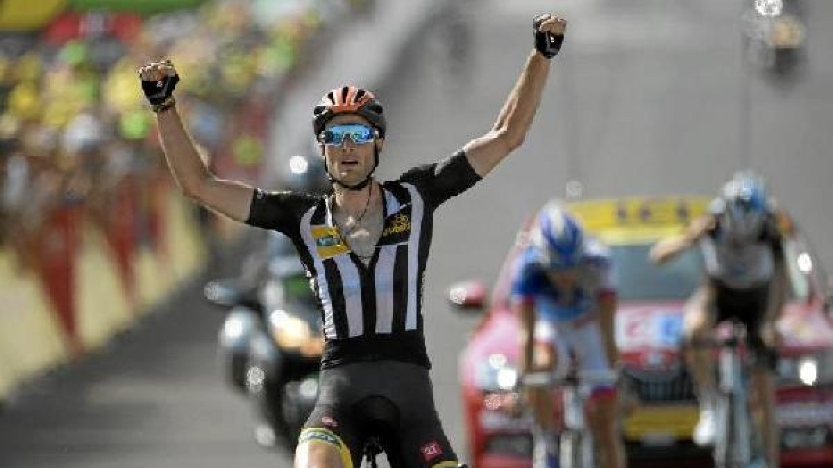 Stephen Cummings celebra la victoria ante la impotencia de Pinot y Bardet..