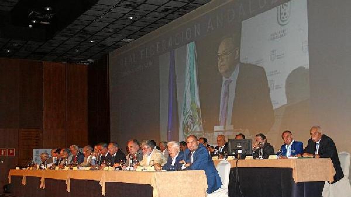 Eduardo Herrrera reune en Sevilla a todo el fútbol de Andalucía.