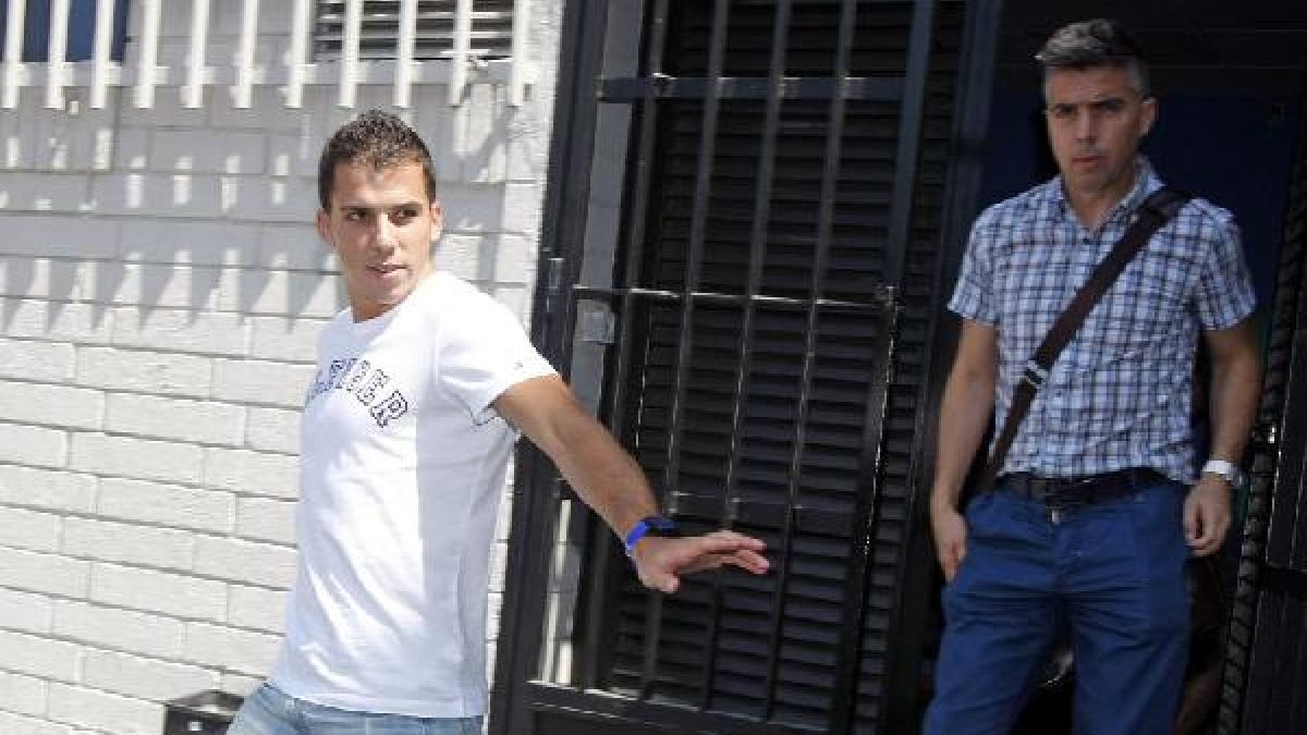 Carlos Lázaro saliendo de Anduva.