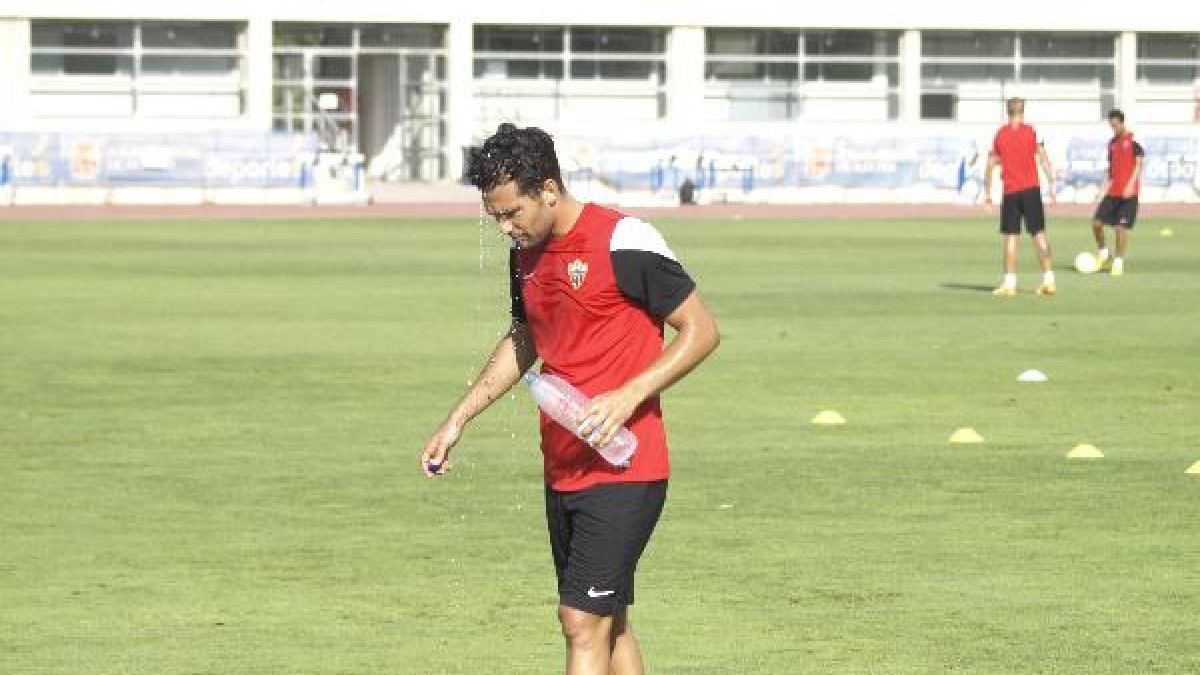 Quique ha sido el mejor y los compañeros le felicitaron.