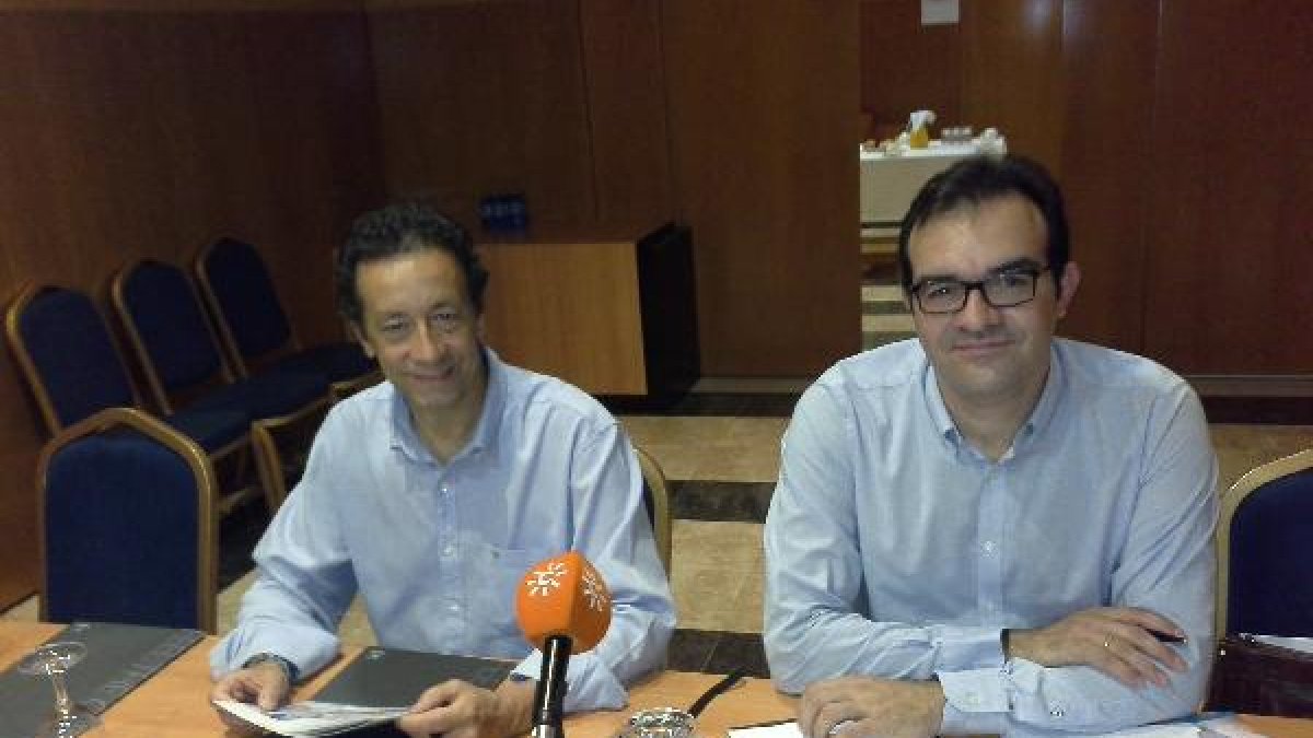 Jesús Martínez Álvarez y José A. García-Donaire presentan la guía del consumo saludable de cerveza.