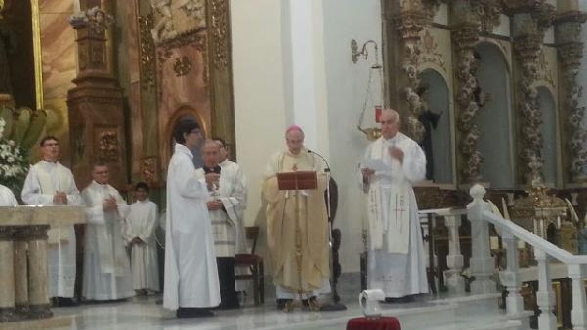 Consagración de la nueva iglesia y altar / somos albojenses