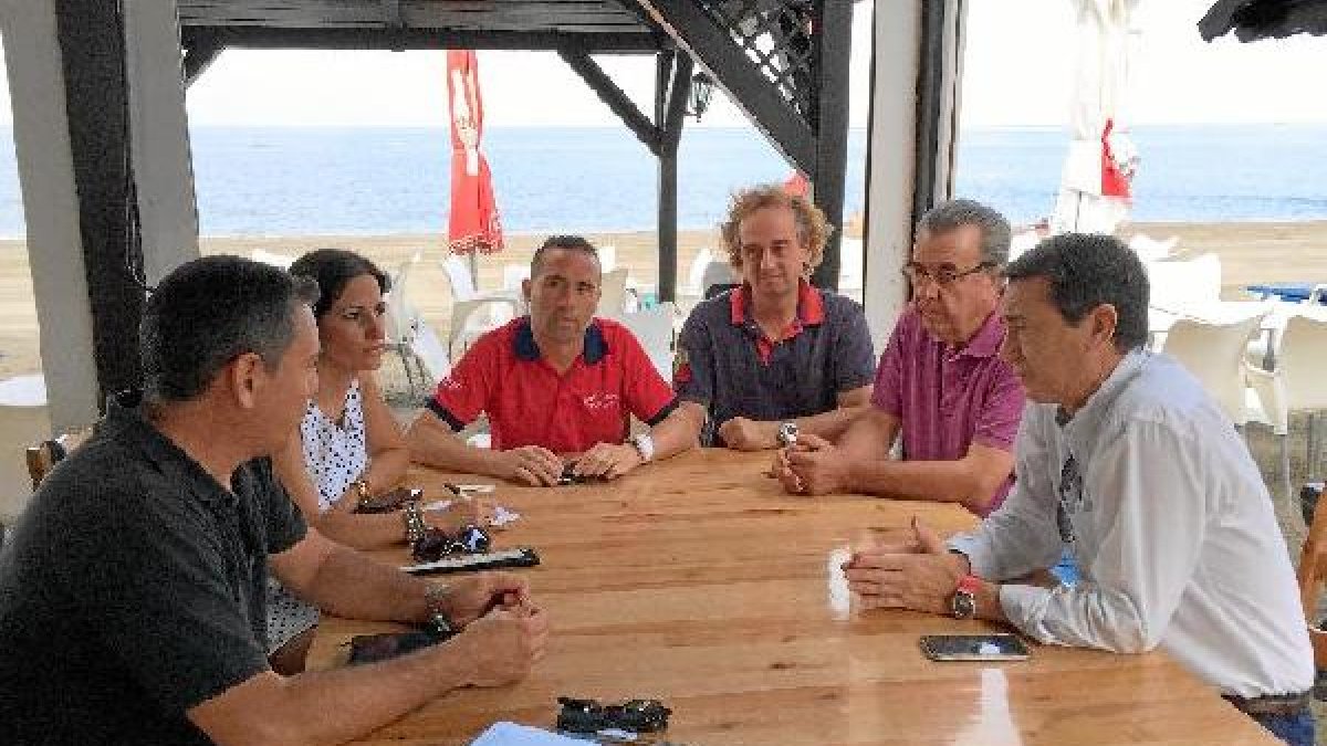 El socialista PérezNavas estuvo presente durante la reunión.