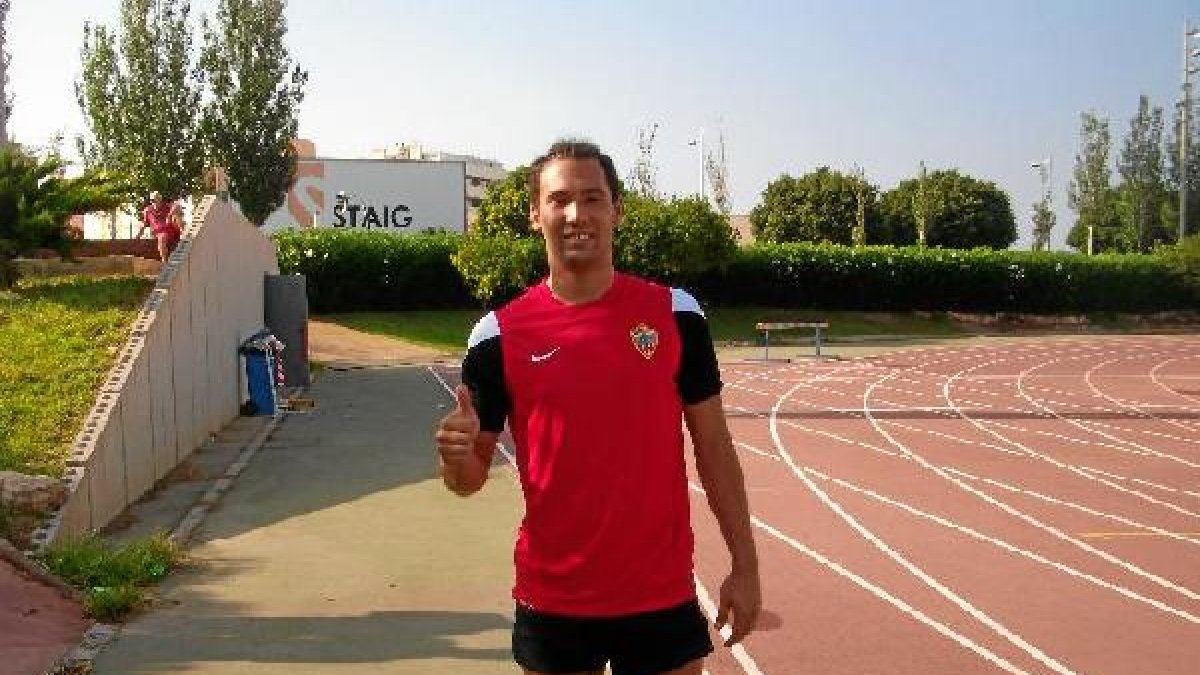 Quique González ya pelea su lugar en el Almería.