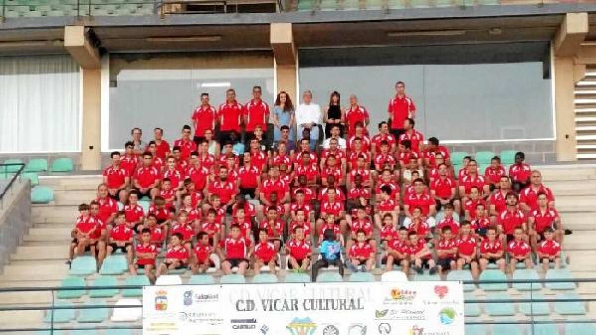 La gran familia del equipo vicario.