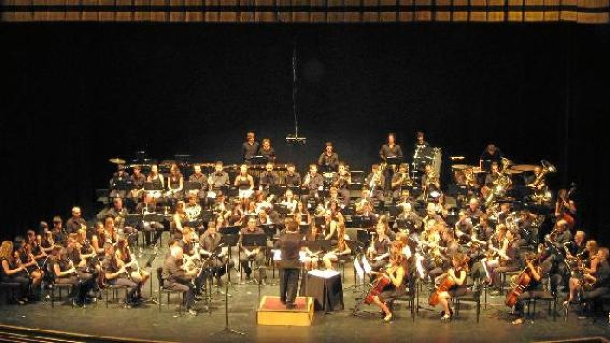 Músicos de la Agrupación Musical San Indalecio en una actuación en el Auditorio Maestro Padilla de Almería.