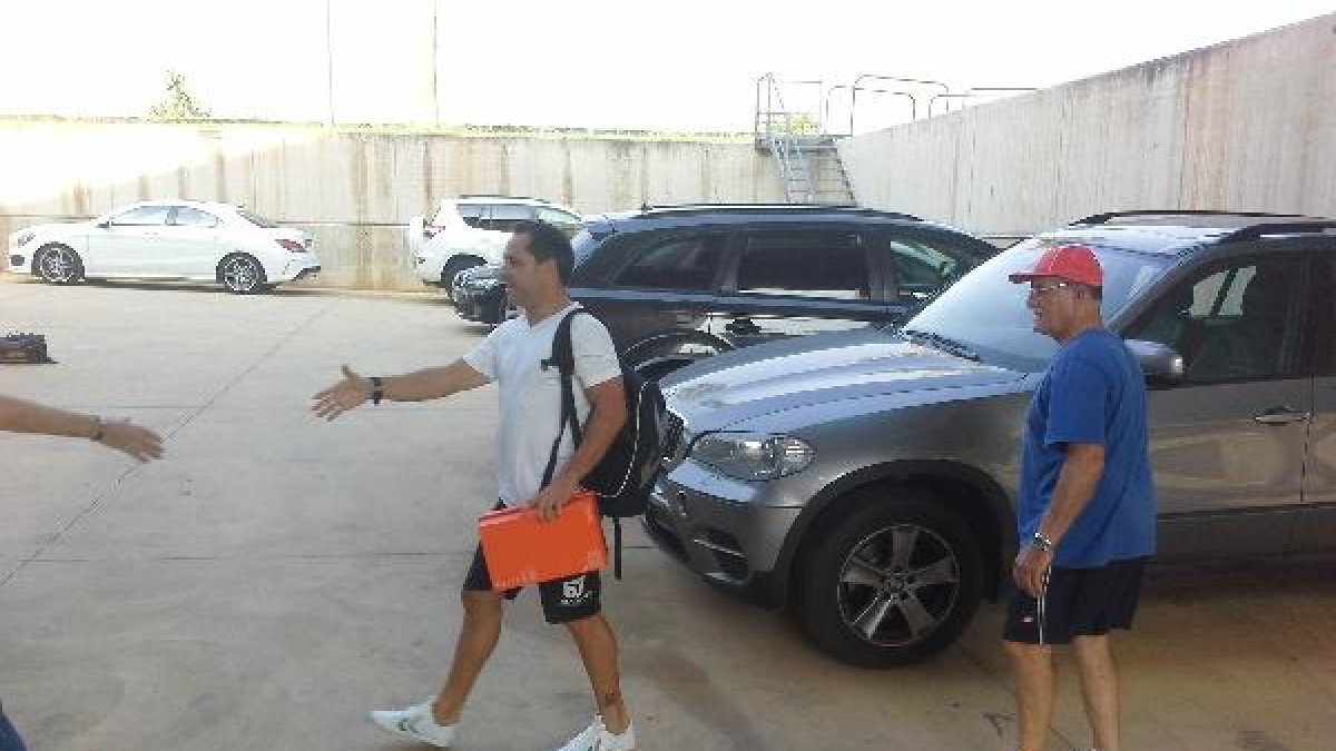 Acaba de llegar Sergi Barjuan.