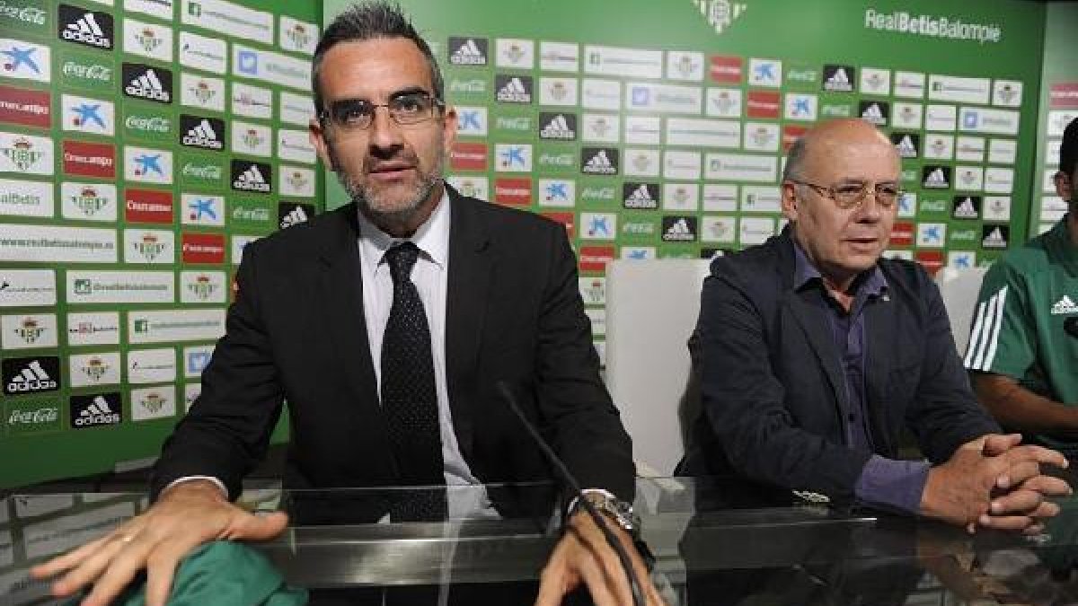 Maciá y Ollero en rueda de prensa.