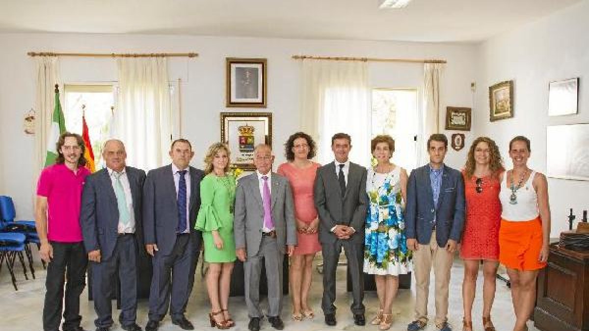 Miembros de la Comisión Gestora con Amat y García.