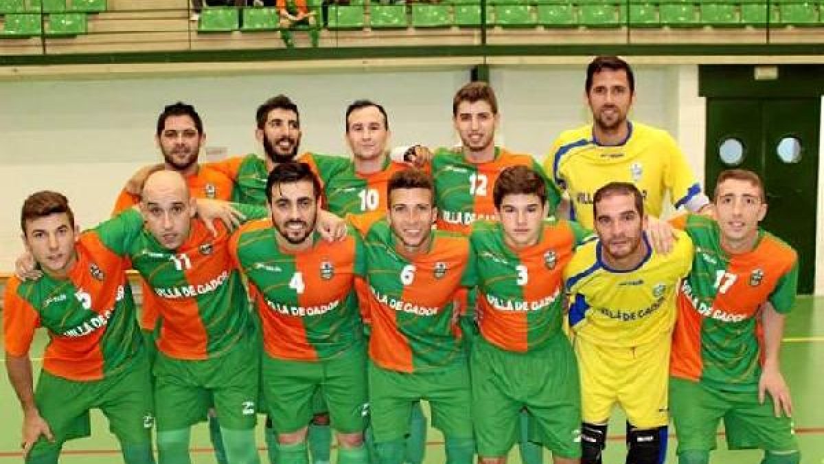 Pani con el número 3 en el equipo de tercera División.