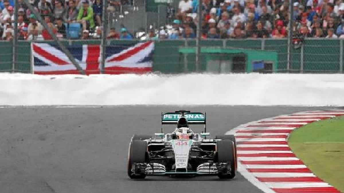 Hamilton gana la carrera de las alternativas.