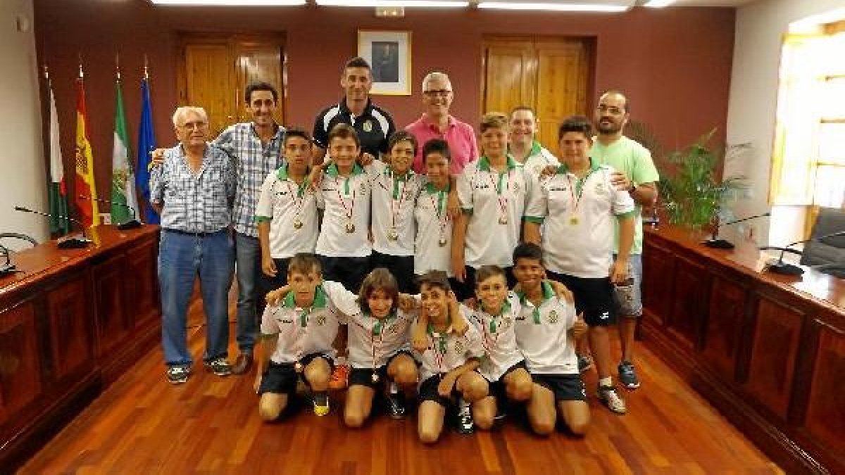 Los campeones en su ayuntamiento.