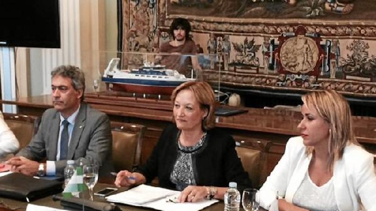 Primera cita oficial de la consejera y la ministra de Agricultura