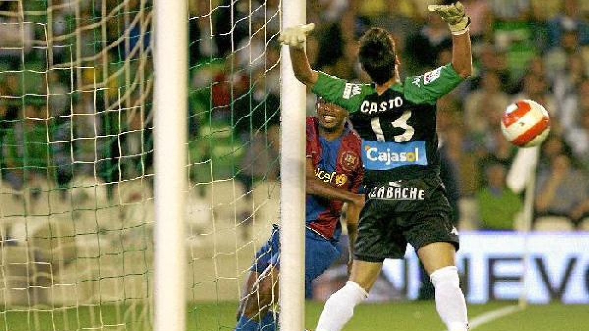 Casto en su etapa de portero del Real Betis.