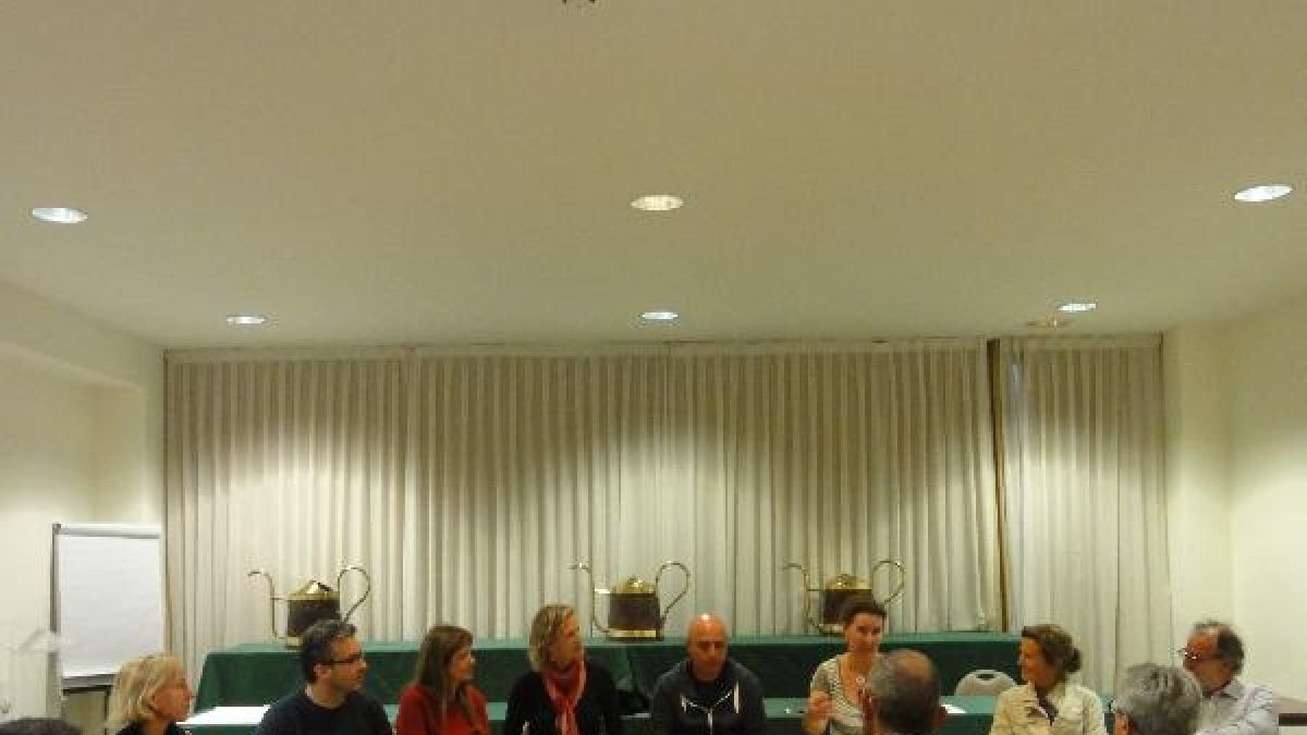 Urbaroquemar organizó una reunión para tratar el problema de las caravanas.