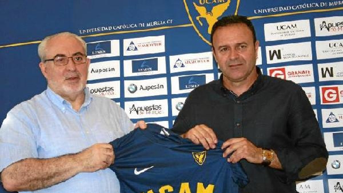 Salmerón en la presentación con el UCAM Murcia.