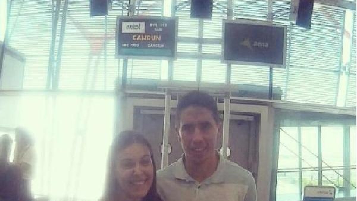 Foto de Cristóbal con su novia antes de volar a Cancún.
