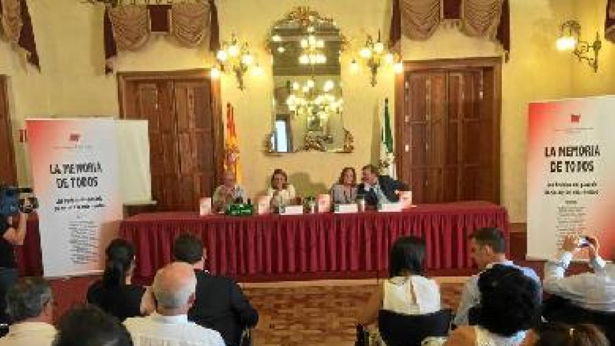 Presentación de ‘La memoria de todos’ en la Delegación de Gobierno de la Junta. La voz