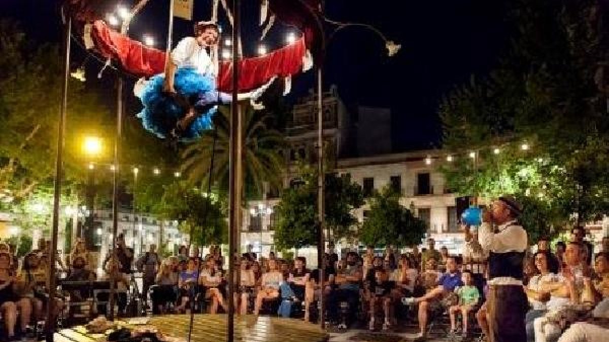 De Paso es un espectáculo de Industrial Teatrera,