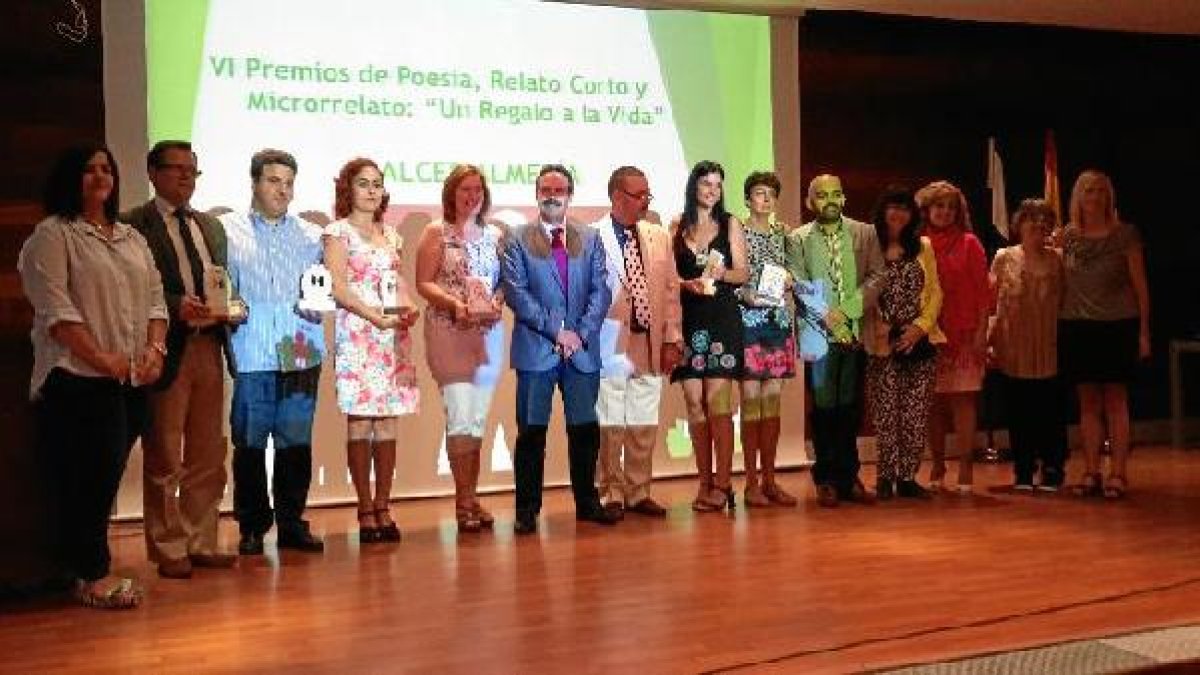 Foto de familia de los premiados tras la entrega en el Museo de Almería.