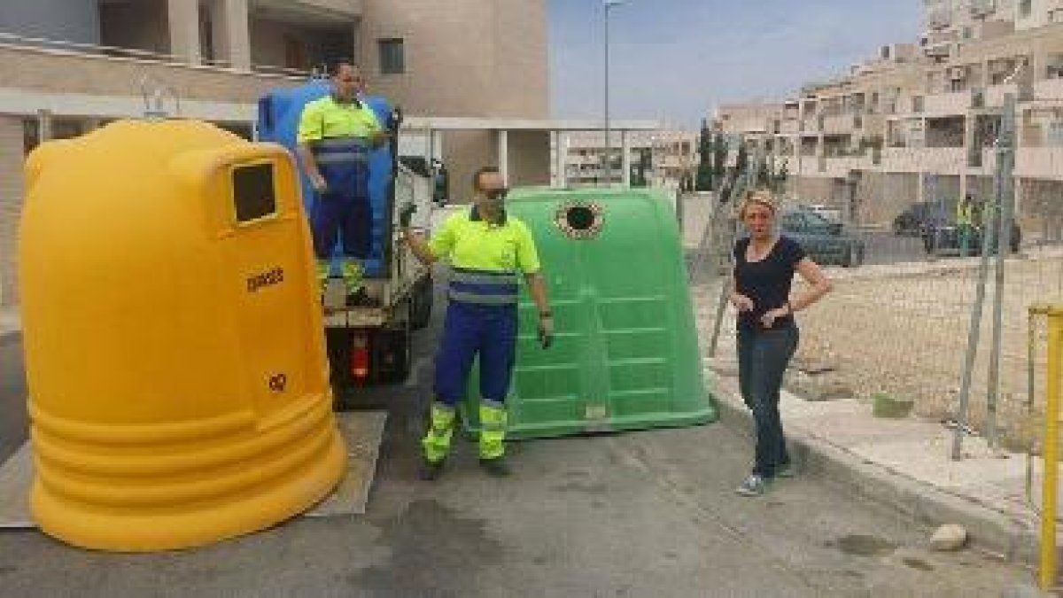 Eloísa Cabrera revisa la renovación en Las Colinas.