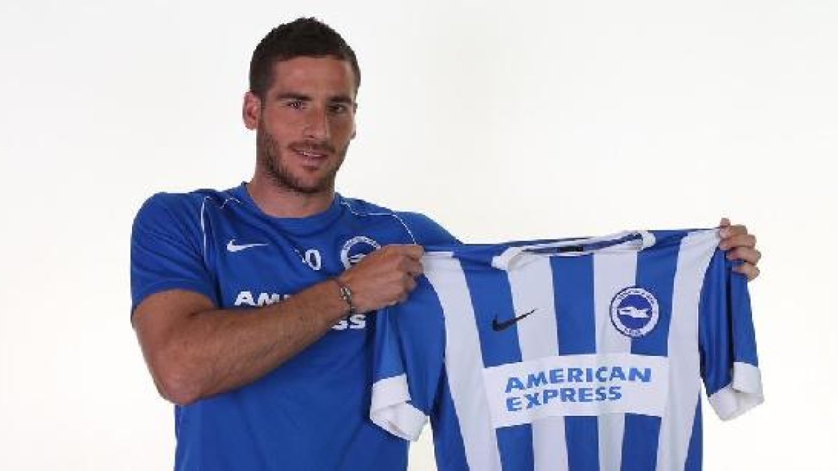 Hemed con su nueva camiseta.