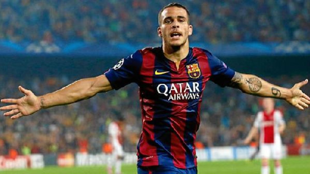 Sandro celebrando un gol con el Barça.