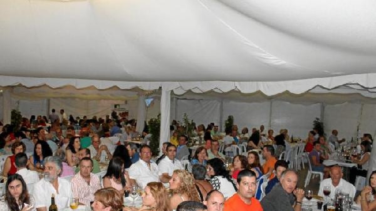 Asistentes a la fiesta fin de campaña