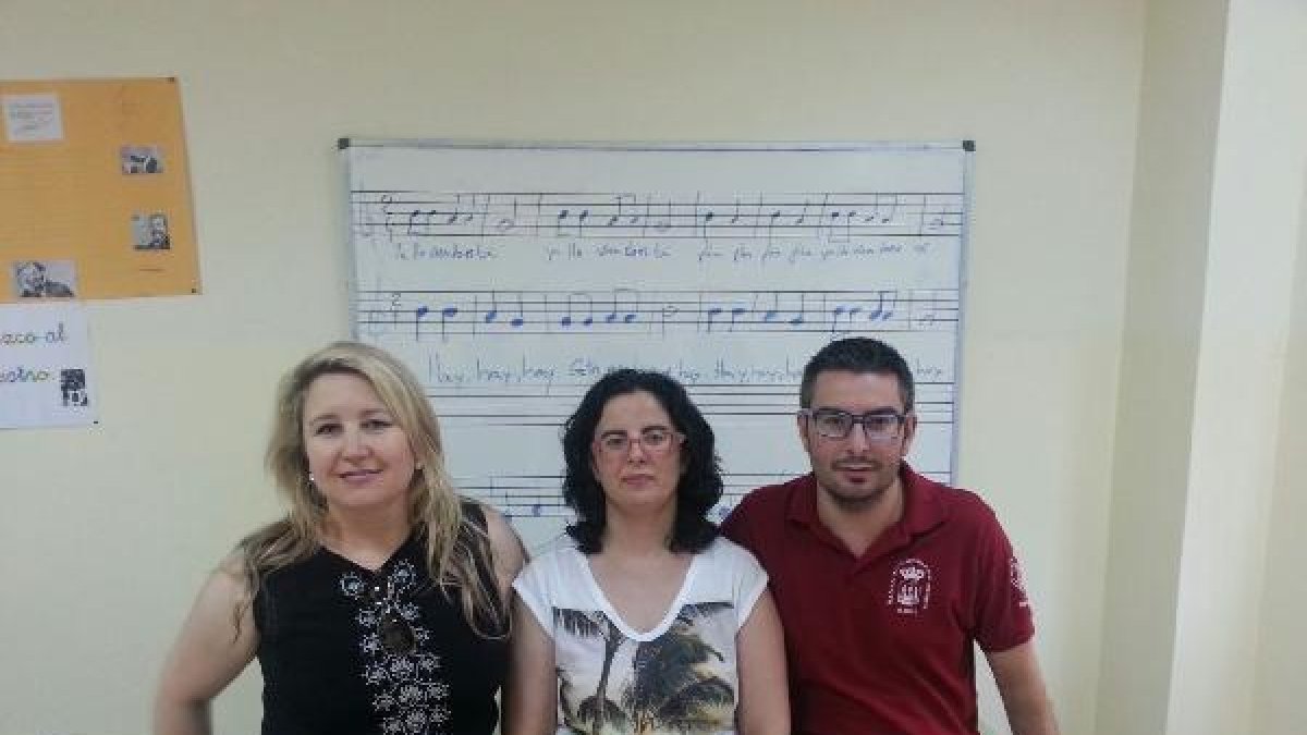 La concejala con responsables de la Escuela y Banda Municipal.